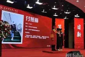 离别合唱、跨三道门、抽大盲袋，这所高校毕业典礼走新又走心图片
