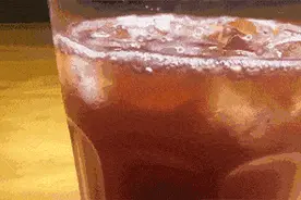 夏日炎炎，来杯可乐解解暑？长期喝可乐的危害有多大？图片