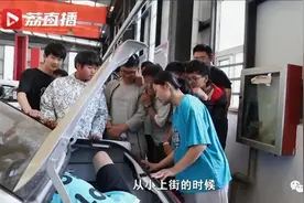 这个“00后”姑娘好飒！学校汽修专业唯一的女生，下手狠准稳图片