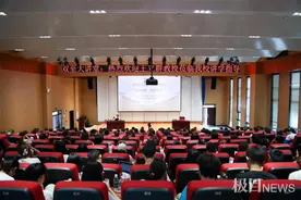 读史明智把握未来，王立群赴湖北恩施学院开展专题讲座图片