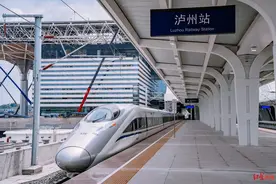 油纸伞、酒樽、江水……泸州高铁站抢先看图片