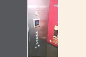 ​电梯“万能扣”引争议，这些人有了它，封闭小区随意进出？图片