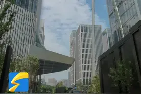 济南市消防救援支队组织开展超高层灭火救援综合实战演习 101米登高平台消防车首次加入图片