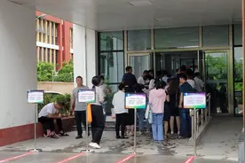 郑州市区“小升初”开始报名，家长都遇到哪些问题？网上报名需要注意什么？图片