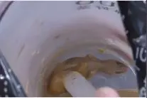 奶茶杯底喝出一只壁虎？商家：隔了4个半小时才反映，先赔3000元图片