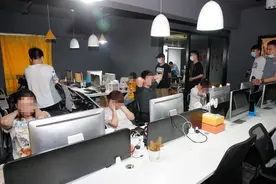 8万余人打赏2000万，只为女主播一声小哥哥图片