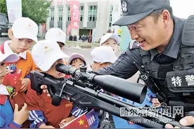 小小少年 走进警营图片