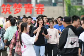 新闻早餐 | 中考查分及招录时间确定图片