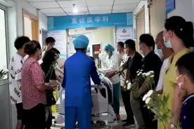 “你们一定要爱护好自己”…父亲去世，当兵的儿子做了一个决定图片