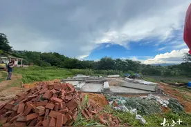 绝不手软！梅州兴宁罗岗镇依法拆除一处占耕违法建房图片