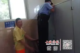 小伙上公厕1个多小时都没出来，民警打开门发现，原来他睡得正香图片