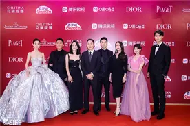 《热汤》亮相上影节闭幕红毯 陈都灵公主裙抢镜图片
