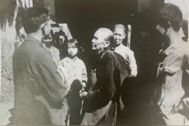 “半条被子”的故事和一名记者的“重走长征路”图片