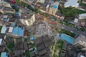 湖南汝城民房垮塌，武警官兵紧急救援图片