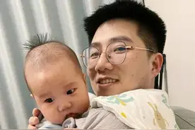 “女儿当了妈妈，在我心里她还是个宝宝！”杭州爸爸参加聚会，一句感慨瞬间鼻酸图片