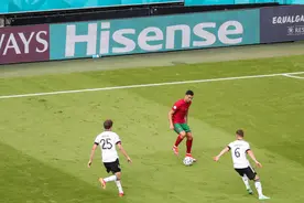 打入5球凭助攻数胜出，C罗首次加冕欧洲杯金靴图片