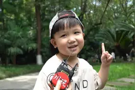 花式炫父！看萌娃实力“吐槽”亲爹图片