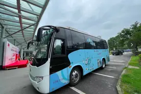 “硬核”多功能健康筛查车开进上海社区，曙光医院前列腺疾病公益筛查启动图片