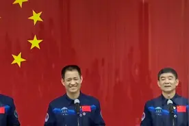 三位都是农民的孩子！成为一名中国航天员到底有多难？图片