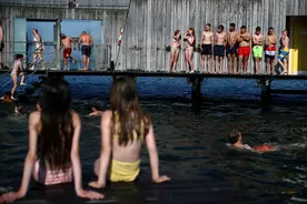 海滨消夏图片