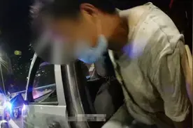 超载近一倍！7座面包车“硬塞”13人上路 司机被罚200元扣6分图片