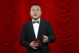 岳云鹏晒女儿送的父亲节礼物 直呼：老泪纵横的老父亲图片