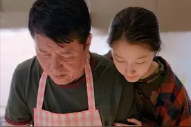 父亲节送祝福，关晓彤父女情深图片