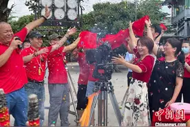 以客家女为题材的电影《为你红》在广东惠州开机图片