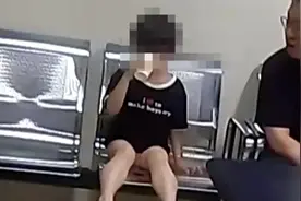 “我没有妈妈”5岁女孩想念爸爸 攥着手机独自出门找父亲迷路图片