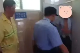 男生对朋友比心，瞬间一道闪电劈下来！网友：老天爷都看不下去了｜早安湖南图片