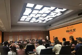 90后如何看一百年前的“90后”？牟森带着中国美院学生在戏剧《辅德里》中作了回答图片