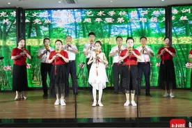 庆祝中国共产党成立100周年 四川南充130多名葫芦丝丝友颂歌献给党图片