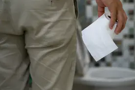 拉肚子需要挂哪个科室的号？视频封面