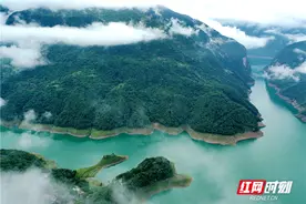 湖南慈利：航拍江垭水库 碧水青山风景如画图片