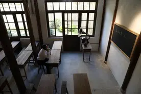 上海产业工人曾每日工作12小时，为何还要挤出时间去这个学校……图片