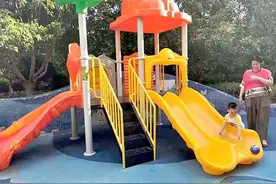 我为群众办实事 | 增设儿童滑梯解民忧图片