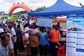 服务返乡农民工 良庆区在大塘镇易地搬迁安置点举办现场招聘会图片