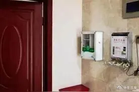 在哈尔滨去公厕还能干这事儿……这个可以有图片