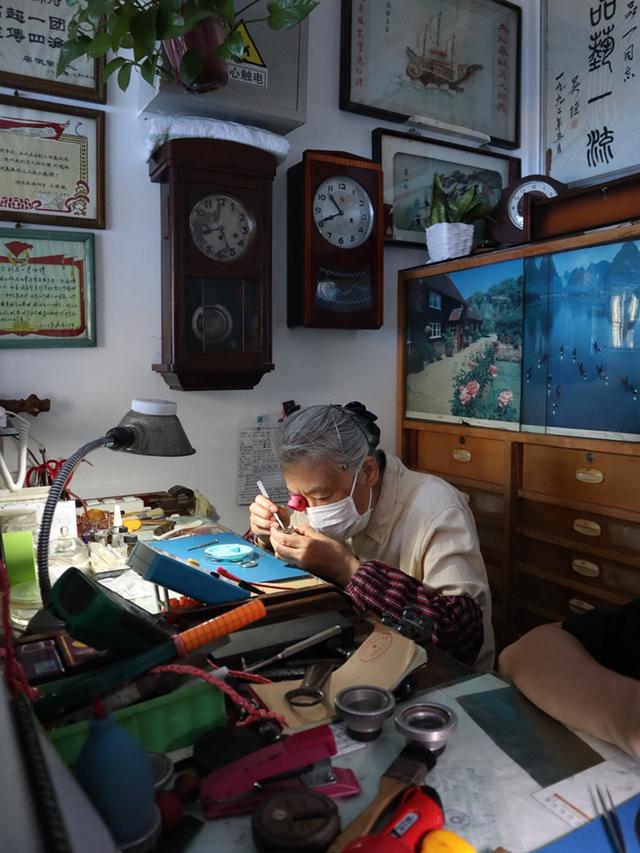 ������Խ��Խ�٣���������ר�񣬽�ͷ�ޱ������ͻΧ��