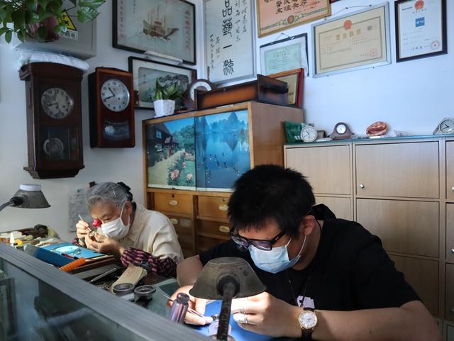 ������Խ��Խ�٣���������ר�񣬽�ͷ�ޱ������ͻΧ��