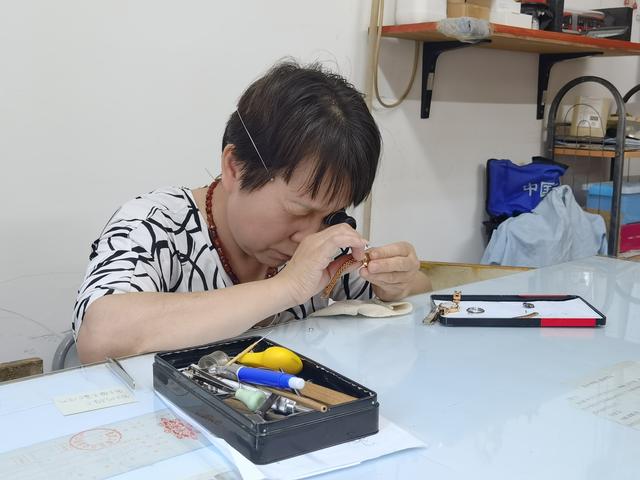 ������Խ��Խ�٣���������ר�񣬽�ͷ�ޱ������ͻΧ��