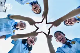 为中小衔接做铺垫，彩田学校自编《中小衔接学程》教材图片