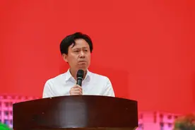 初中“最后一课”，长沙校长与学子相约遇见30年后的自己图片