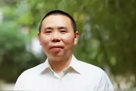 「卓越广中 精彩故事」“太阳公公”唐鹏发：打破“对立”关系 让学生自主快乐学习图片
