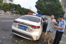 96岁老人在街头骑行2小时迷了路 民警火速追回“飞车大爷”图片