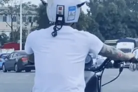 男子顶着这东西骑车，交警拦下一看气笑了图片