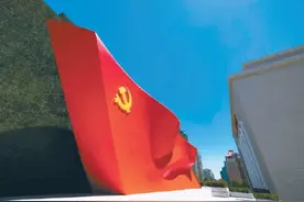 大型雕塑《旗帜》亮相中国共产党历史展览馆，数字背后原来有这样的特殊寓意图片