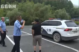 父亲当"教练"指导13岁儿子开车 还发视频炫耀...图片