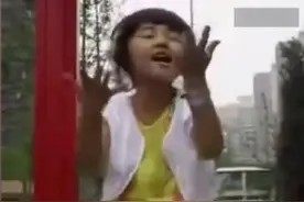 张子枫小时候修拖鞋视频曝光 网友：孩子大了，给点面子呗图片