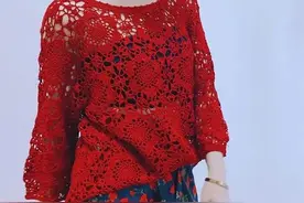 简约款绒花，墨红玫瑰：云帛六边形拼花套头衫（有编织图解）图片
